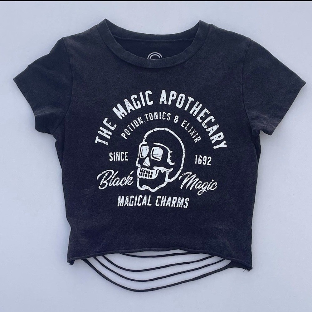 Social‎ Culture Crop Top Black Magic Apothecary Skull Graphic Distressed Size S